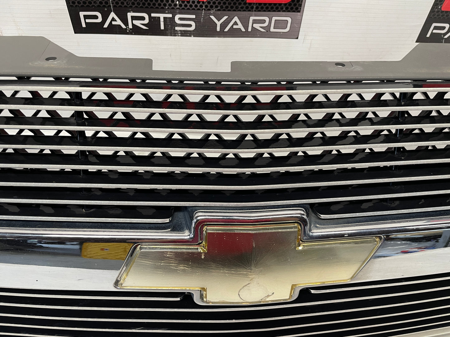 2005 Chevy Avalanche Front Bumper Grille OEM - Day's Parts Yard