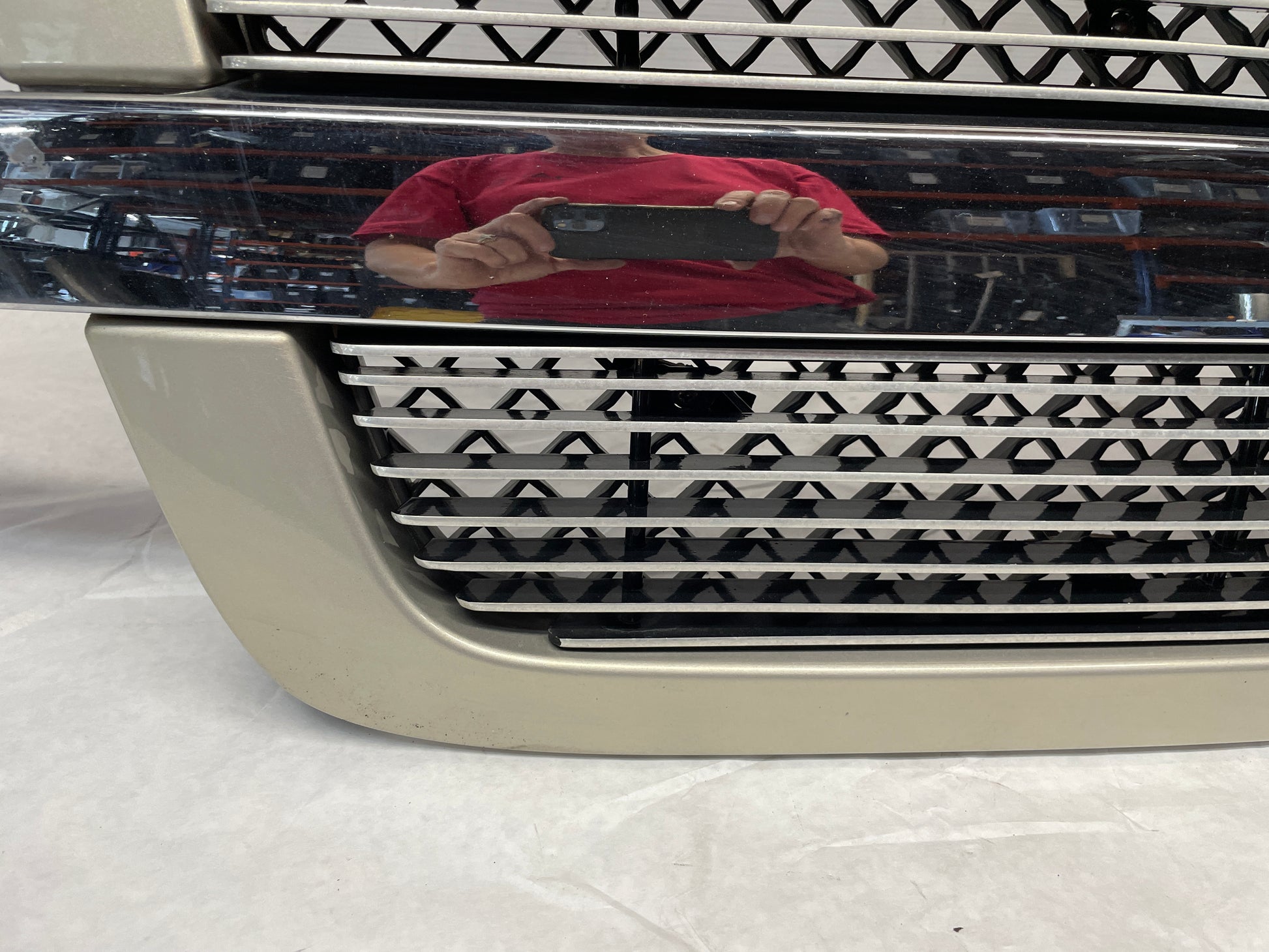2005 Chevy Avalanche Front Bumper Grille OEM - Day's Parts Yard