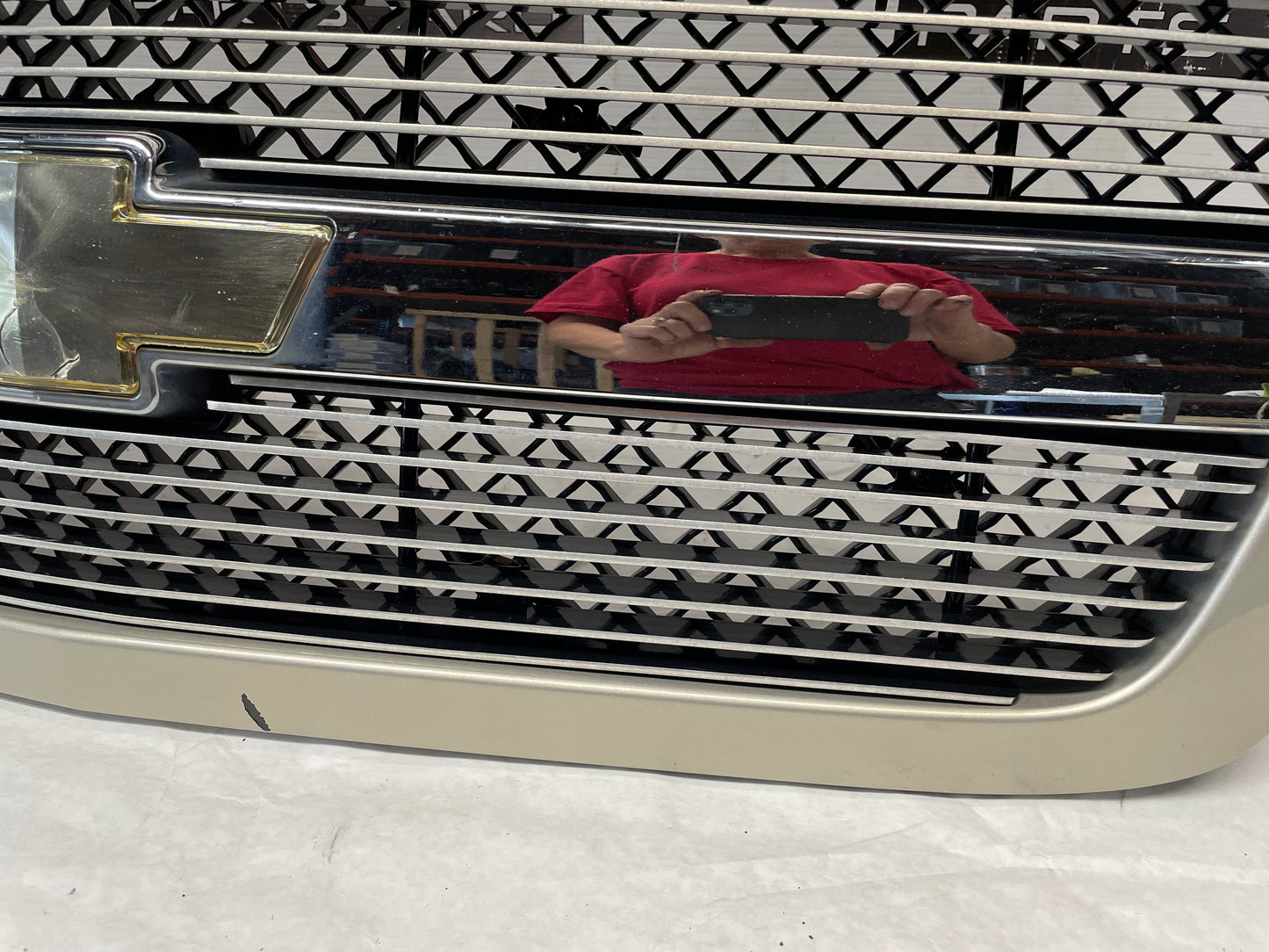 2005 Chevy Avalanche Front Bumper Grille OEM - Day's Parts Yard