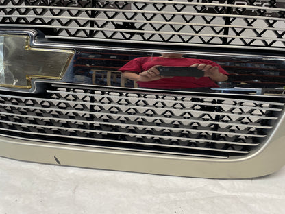 2005 Chevy Avalanche Front Bumper Grille OEM - Day's Parts Yard