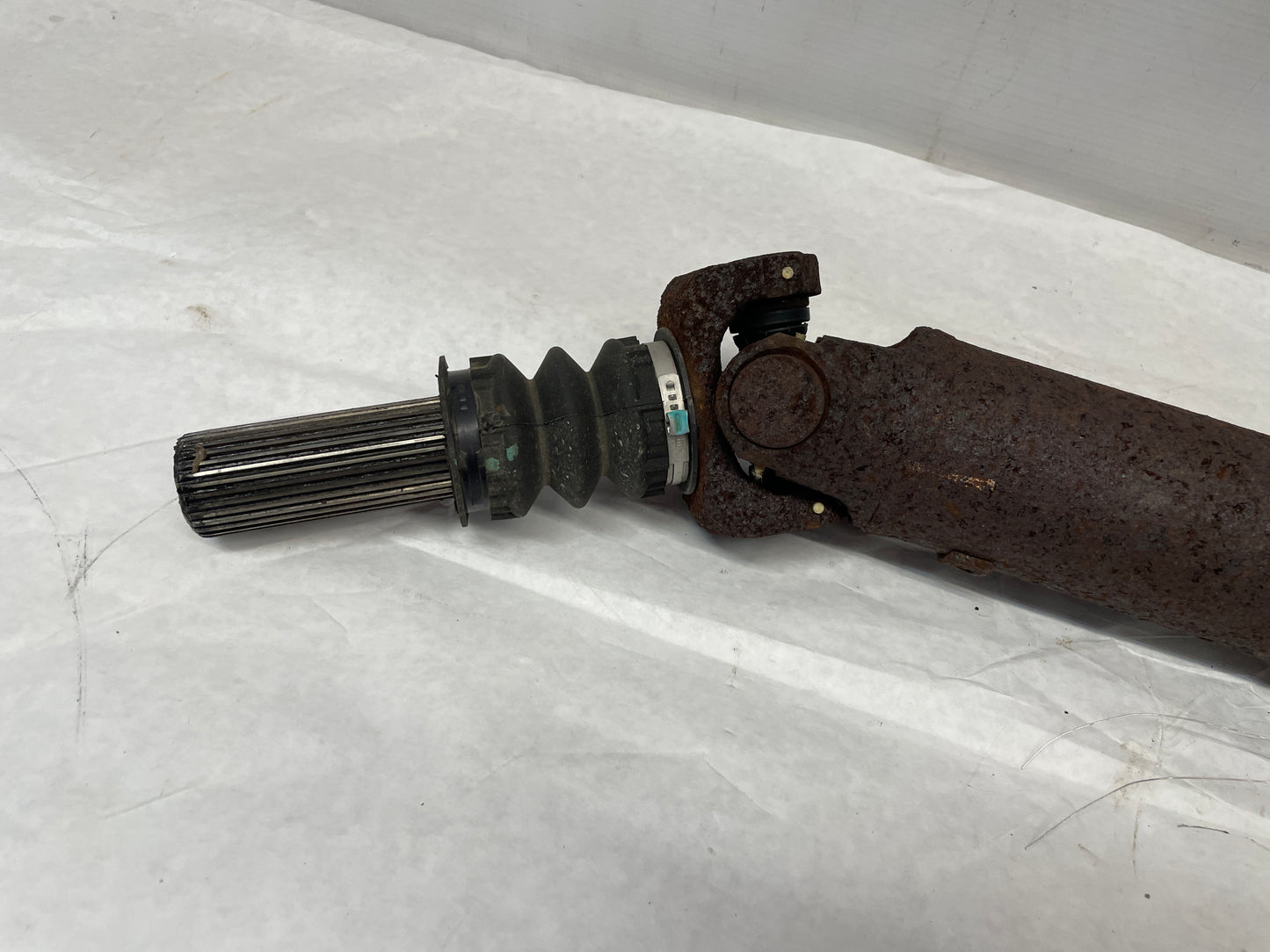 2005 Chevy Avalanche Front Drive Prop Shaft Driveshaft OEM - Day's Parts Yard