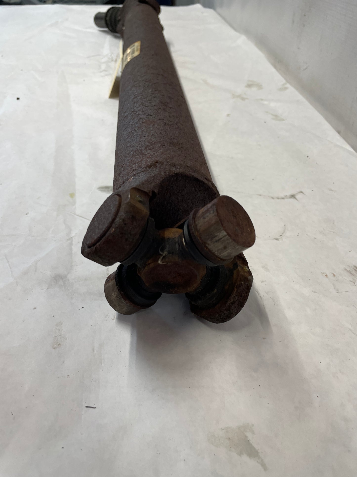 2005 Chevy Avalanche Front Drive Prop Shaft Driveshaft OEM - Day's Parts Yard