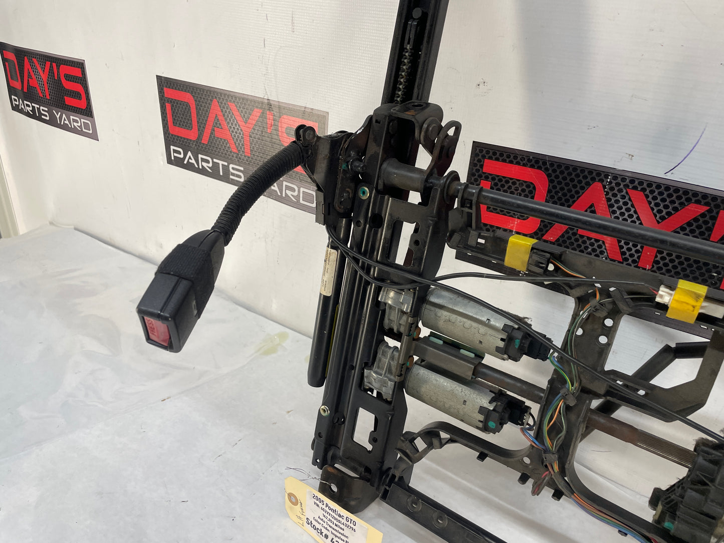 2005 Pontiac GTO RH Passenger Front Seat Track Electric Frame Adjuster Motor Assembly OEM