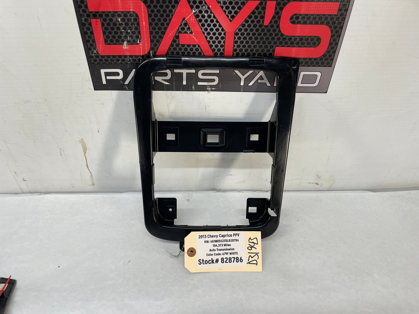 2013 Chevy Caprice PPV Over Head Console Dome Light Frame Bracket Bezel OEM - Day's Parts Yard