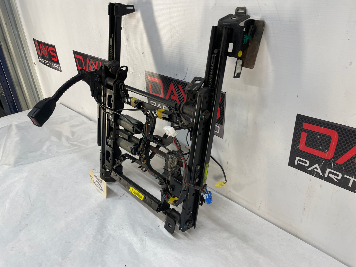 2005 Pontiac GTO RH Passenger Front Seat Track Electric Frame Adjuster Motor Assembly OEM