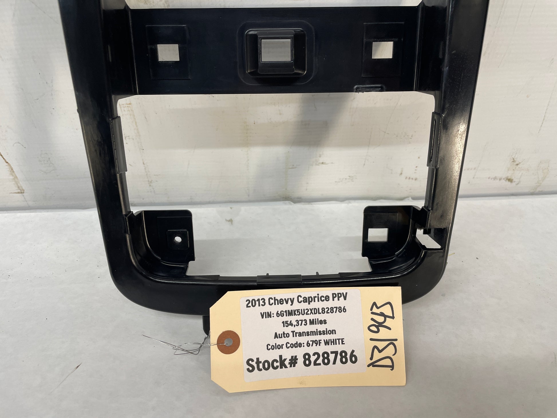 2013 Chevy Caprice PPV Over Head Console Dome Light Frame Bracket Bezel OEM - Day's Parts Yard