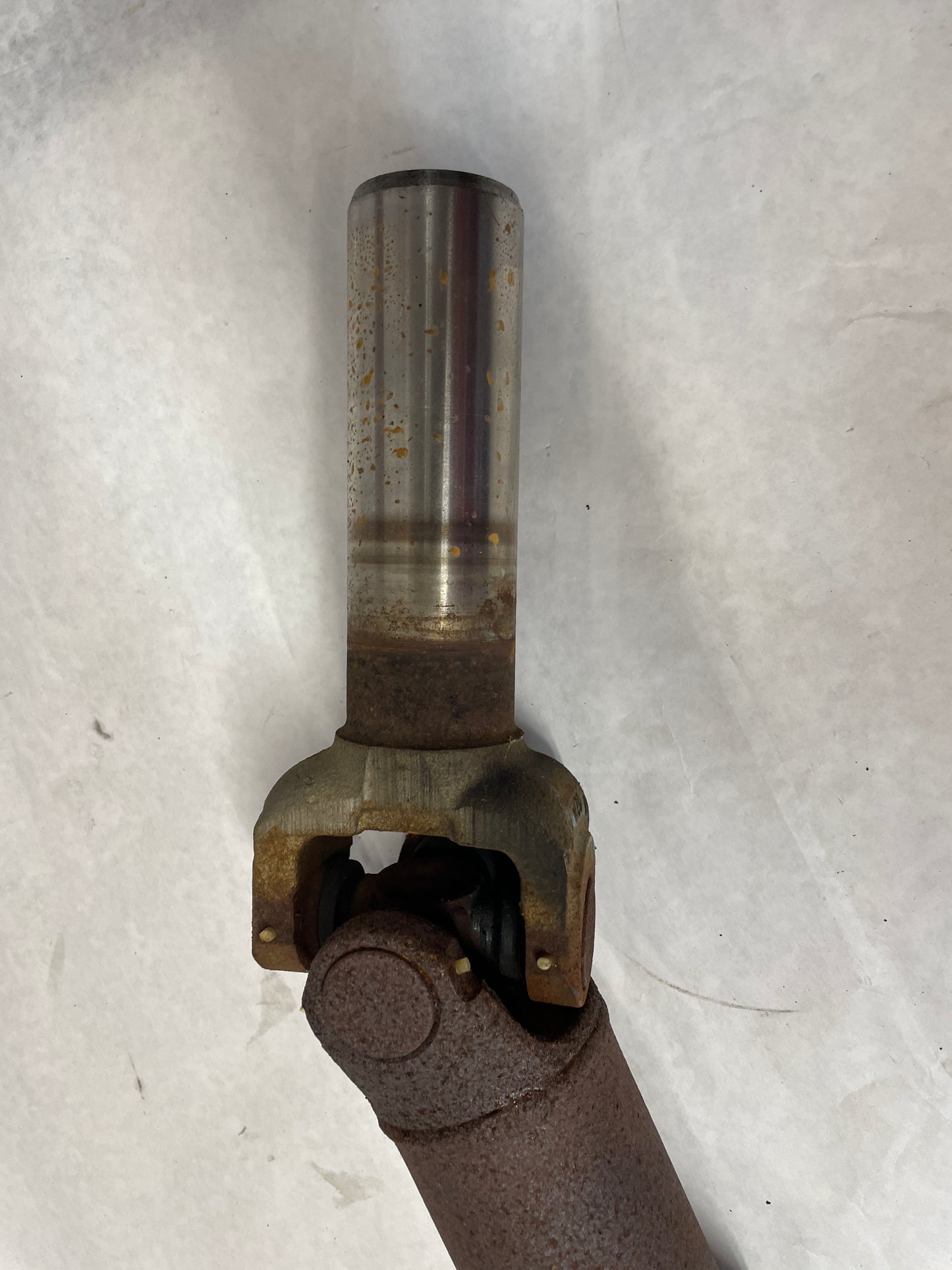 2005 Chevy Avalanche Rear Driveshaft OEM - Day's Parts Yard