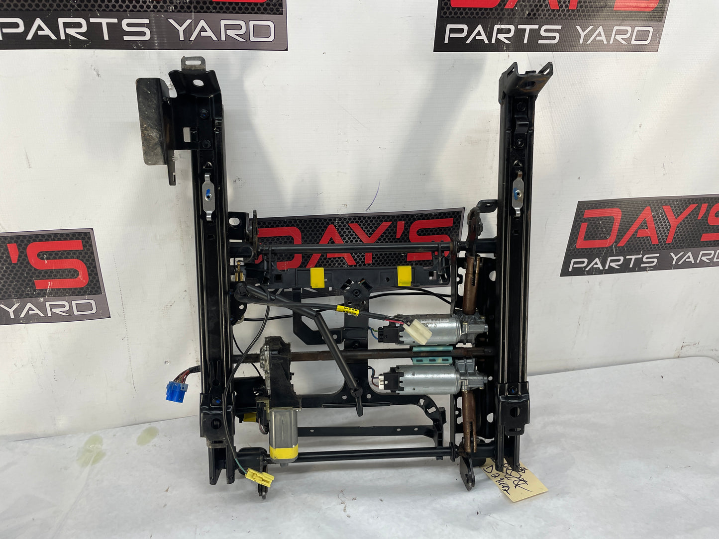 2005 Pontiac GTO RH Passenger Front Seat Track Electric Frame Adjuster Motor Assembly OEM