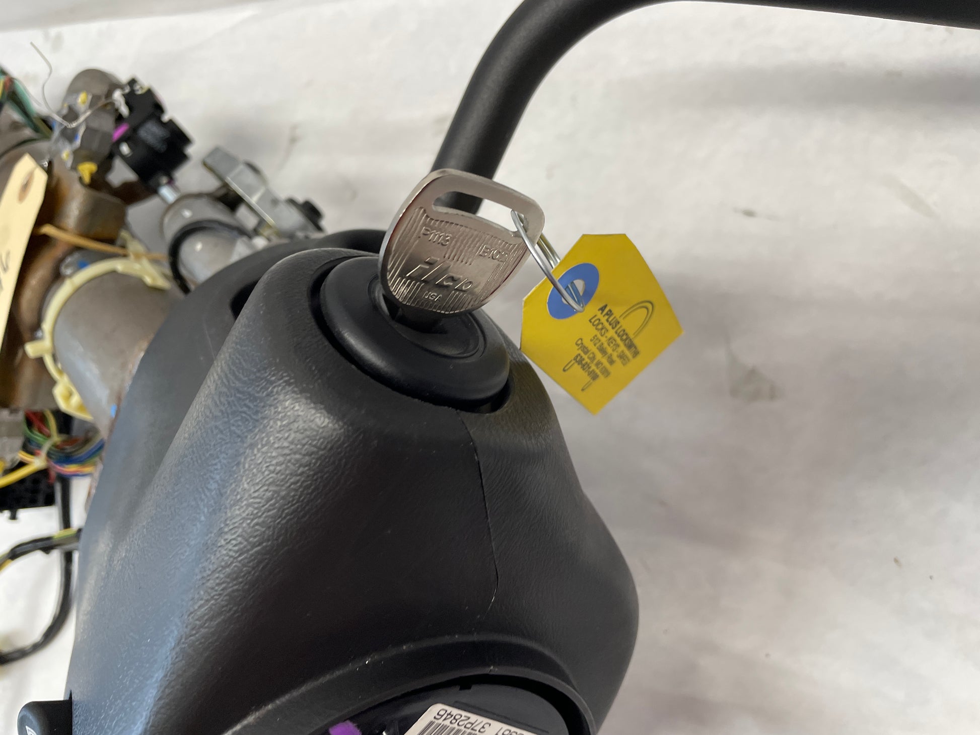 2005 Chevy Avalanche Steering Column w/ Ignition OEM - Day's Parts Yard