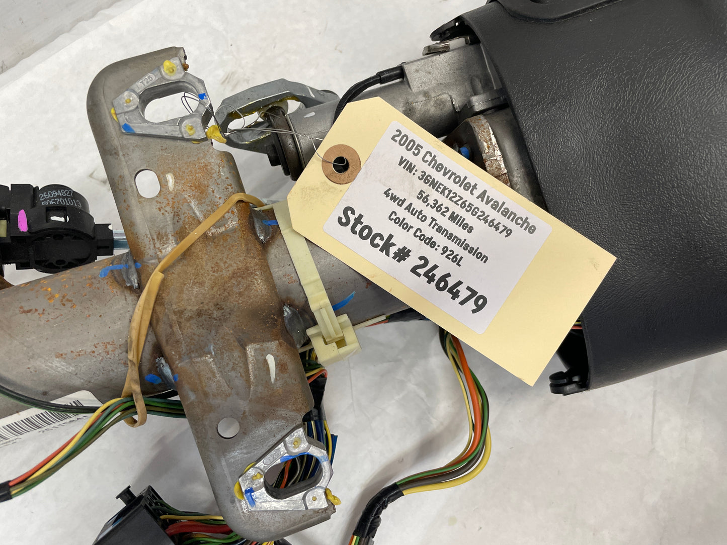 2005 Chevy Avalanche Steering Column w/ Ignition OEM - Day's Parts Yard