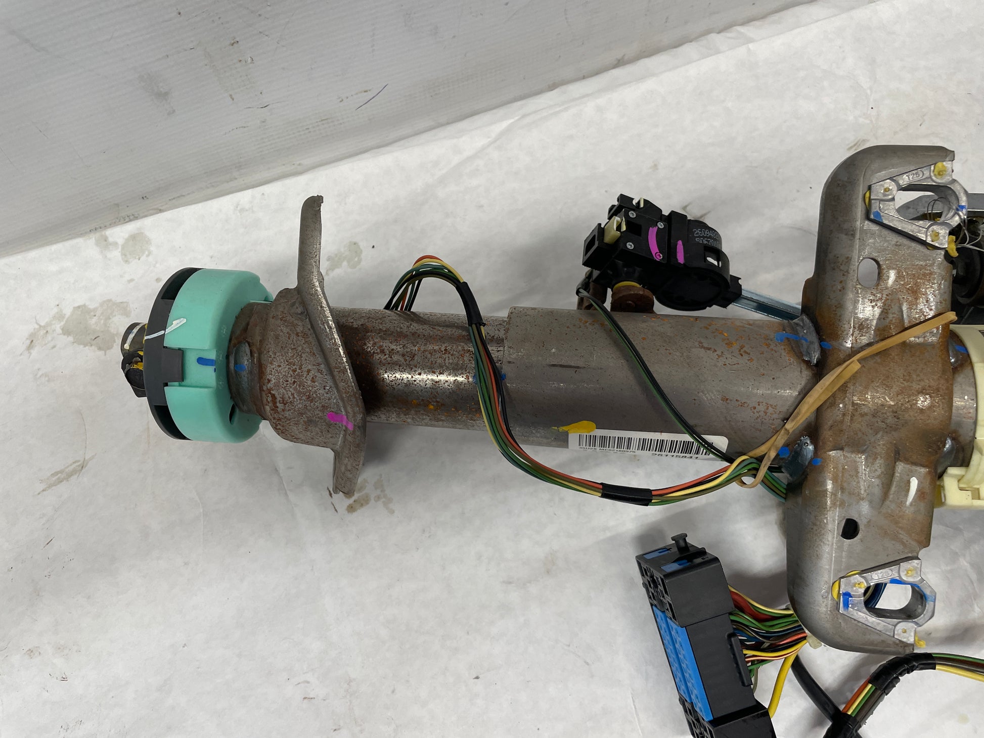 2005 Chevy Avalanche Steering Column w/ Ignition OEM - Day's Parts Yard