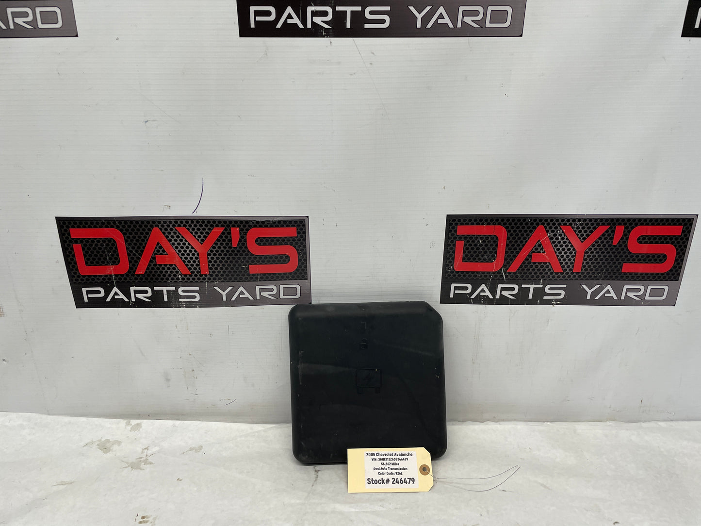 2005 Chevy Avalanche Engine Fuse Box Cover Lid OEM - Day's Parts Yard