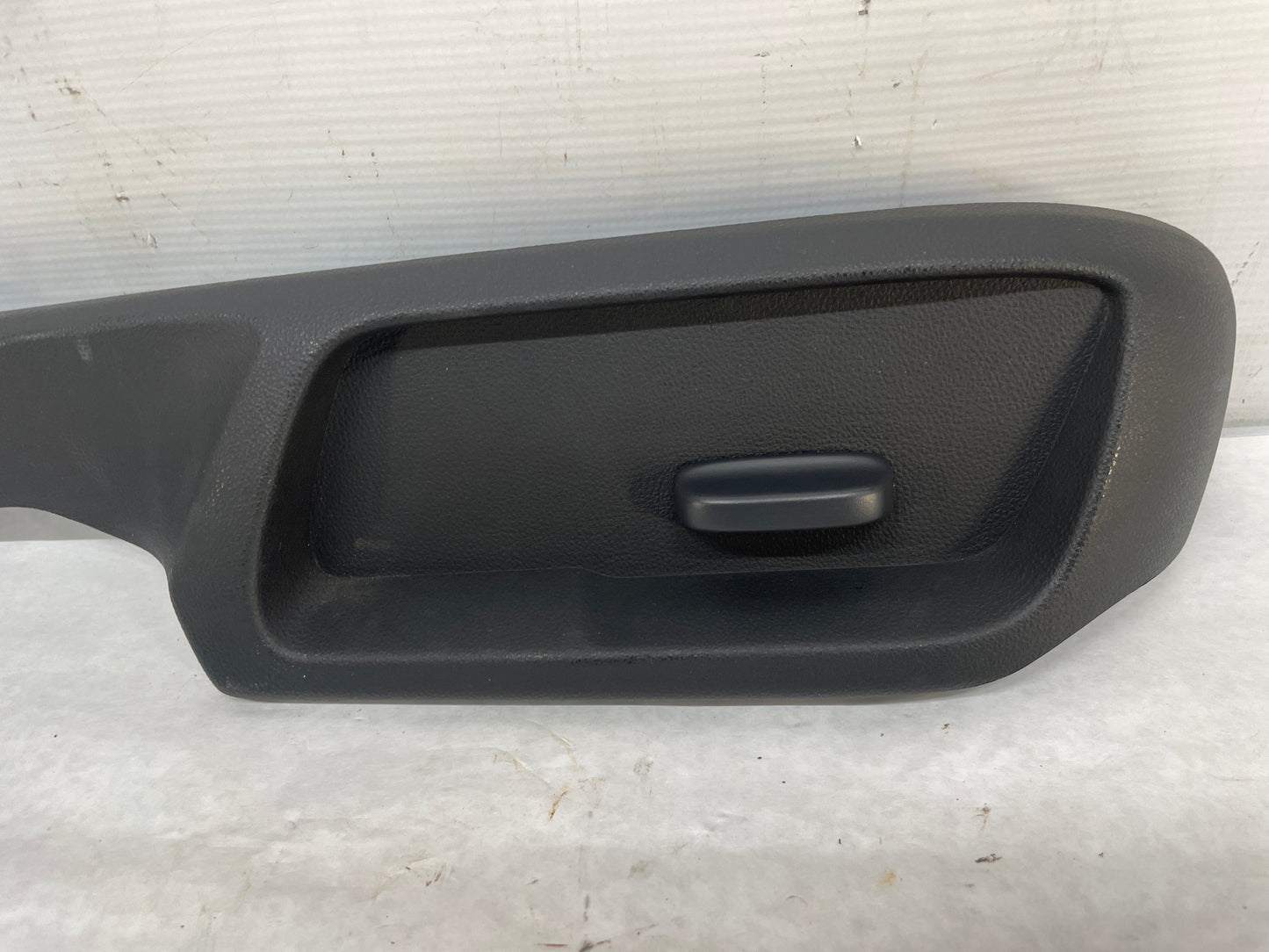 2013 Chevy Caprice RH Passenger Front Power Seat Access Controls Buttons Module OEM - Day's Parts Yard