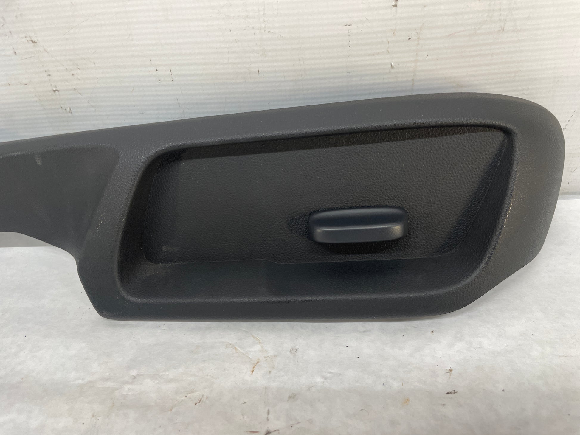 2013 Chevy Caprice RH Passenger Front Power Seat Access Controls Buttons Module OEM - Day's Parts Yard