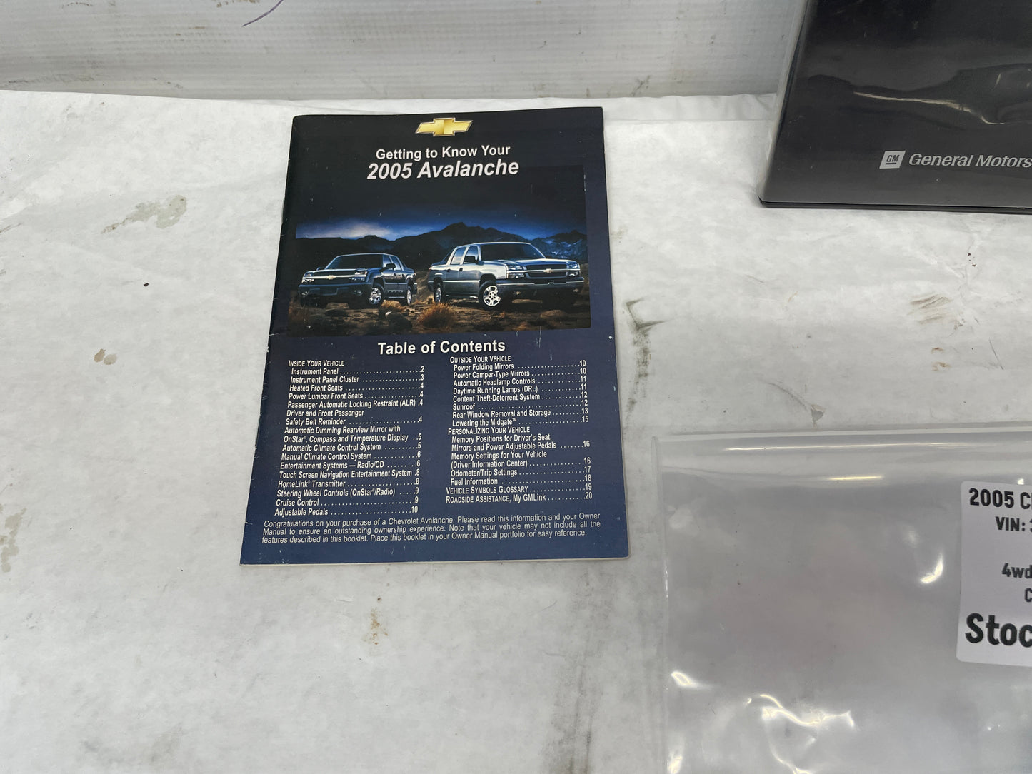 2005 Chevy Avalanche Navigation Owner Manual w/ Disk OEM - Day's Parts Yard