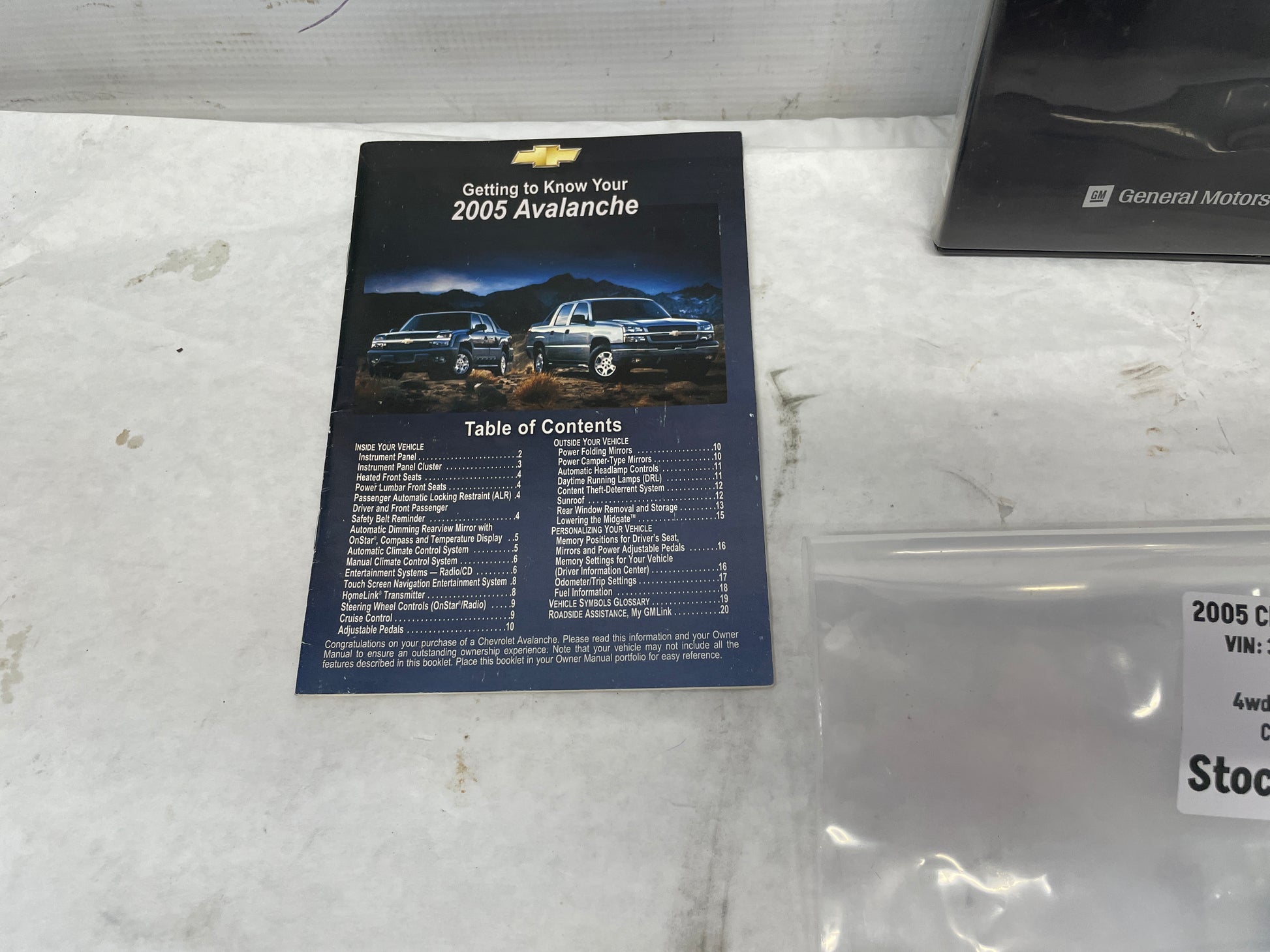2005 Chevy Avalanche Navigation Owner Manual w/ Disk OEM - Day's Parts Yard