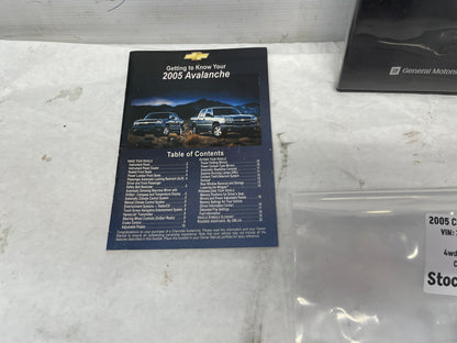 2005 Chevy Avalanche Navigation Owner Manual w/ Disk OEM - Day's Parts Yard