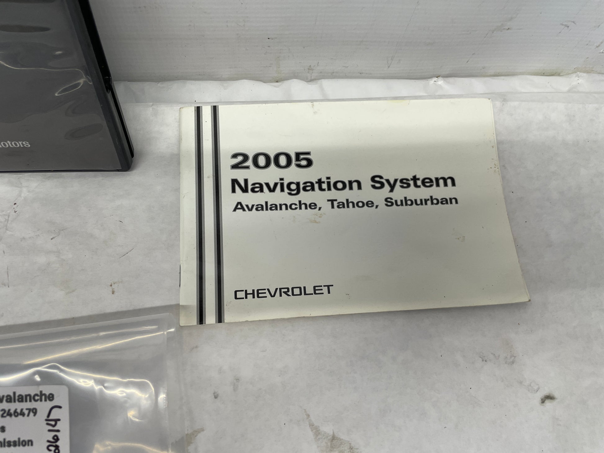2005 Chevy Avalanche Navigation Owner Manual w/ Disk OEM - Day's Parts Yard