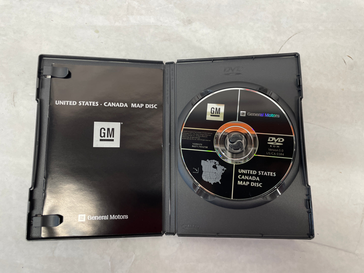 2005 Chevy Avalanche Navigation Owner Manual w/ Disk OEM - Day's Parts Yard