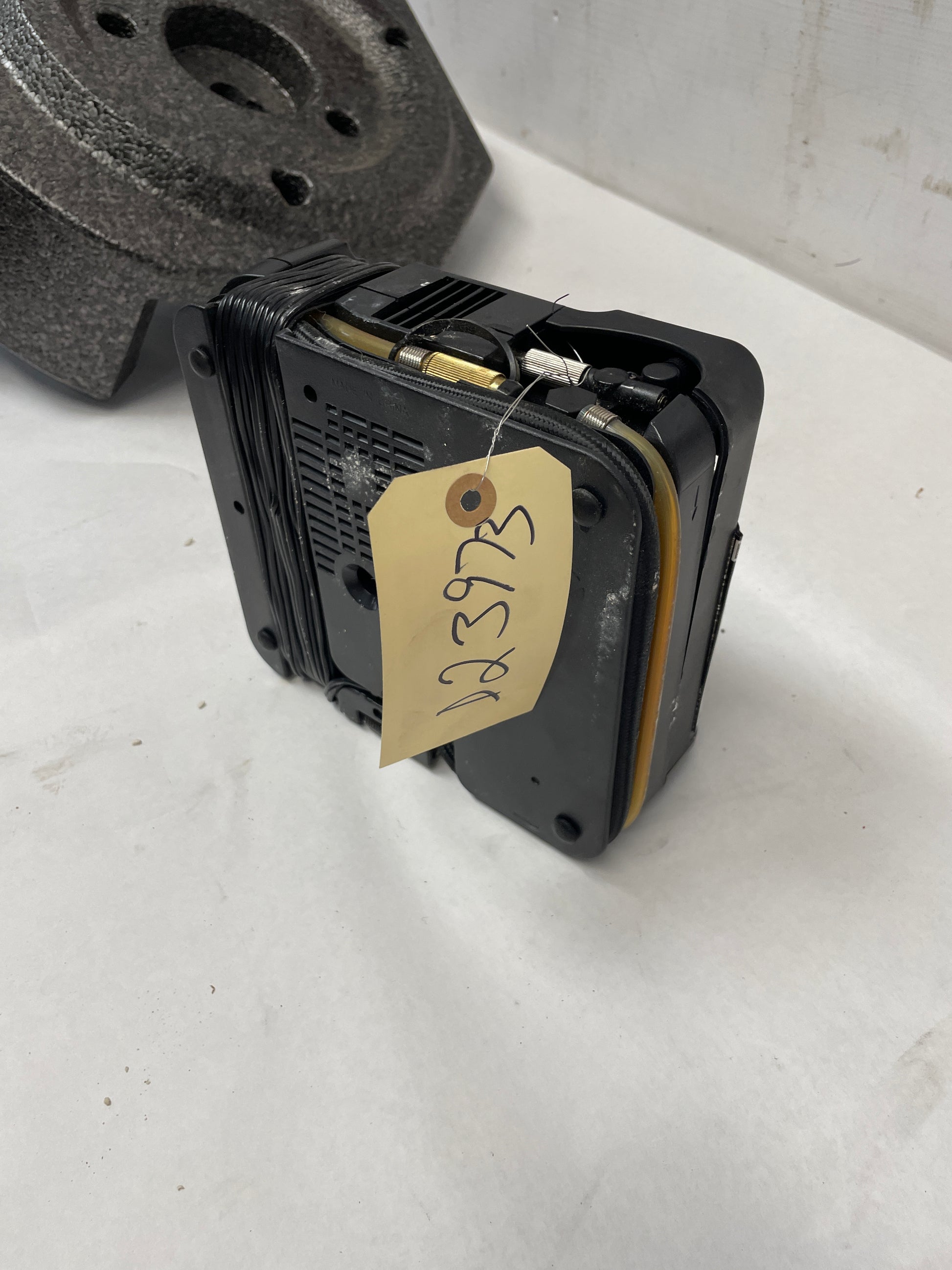 2010 Chevy Camaro SS Tire Air Compressor Inflator w/ Sealant OEM - Day's Parts Yard