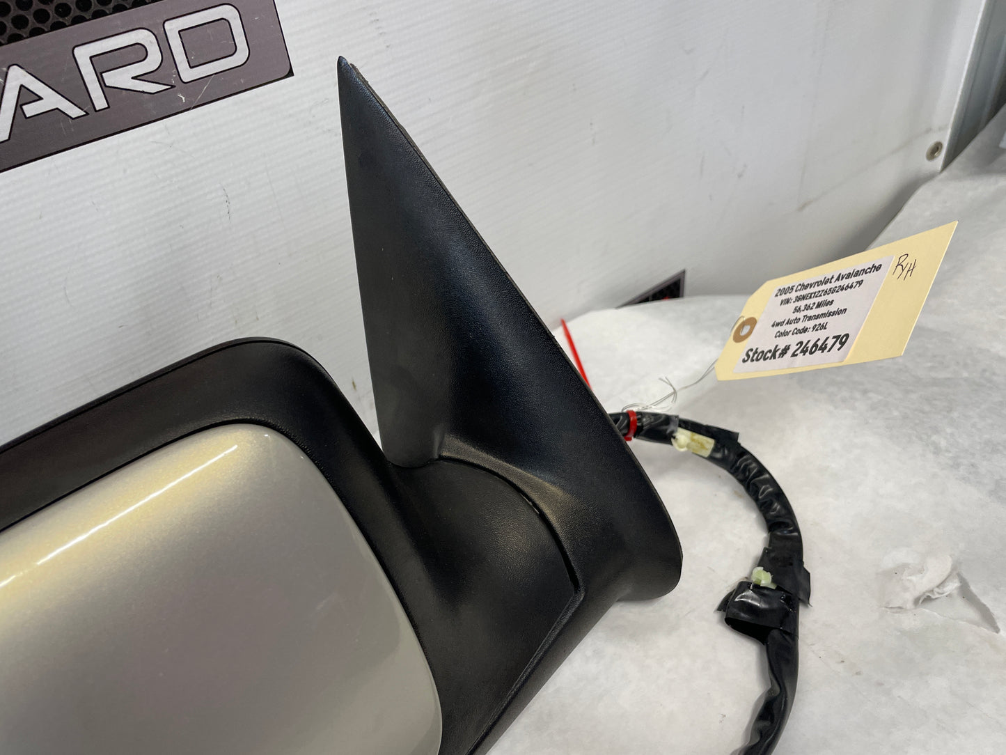 2005 Chevy Avalanche Power RH Passenger Exterior Mirror OEM - Day's Parts Yard