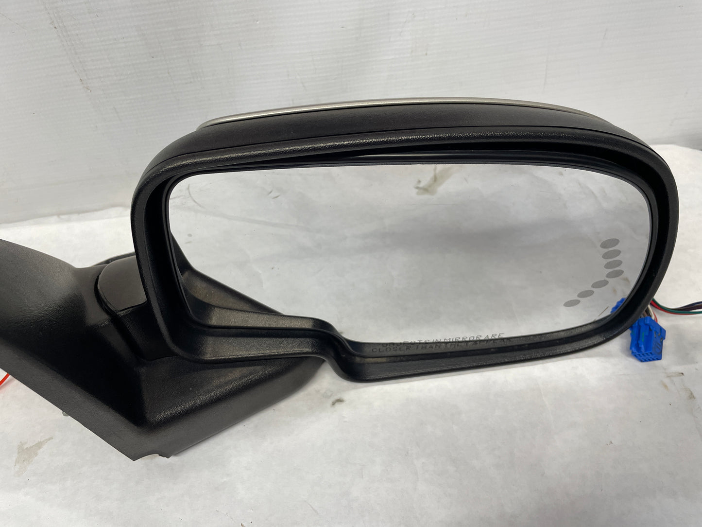 2005 Chevy Avalanche Power RH Passenger Exterior Mirror OEM - Day's Parts Yard