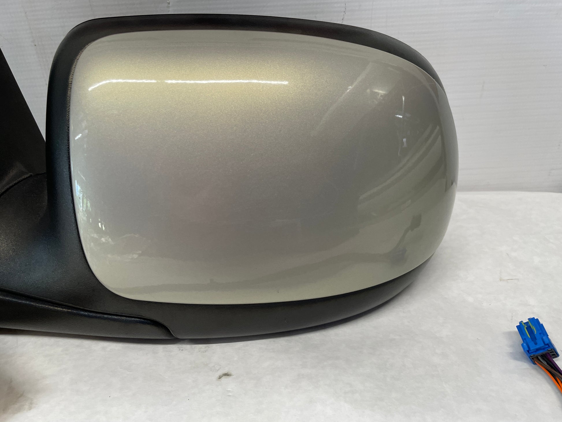 2005 Chevy Avalanche Power LH Driver Exterior Mirror OEM - Day's Parts Yard