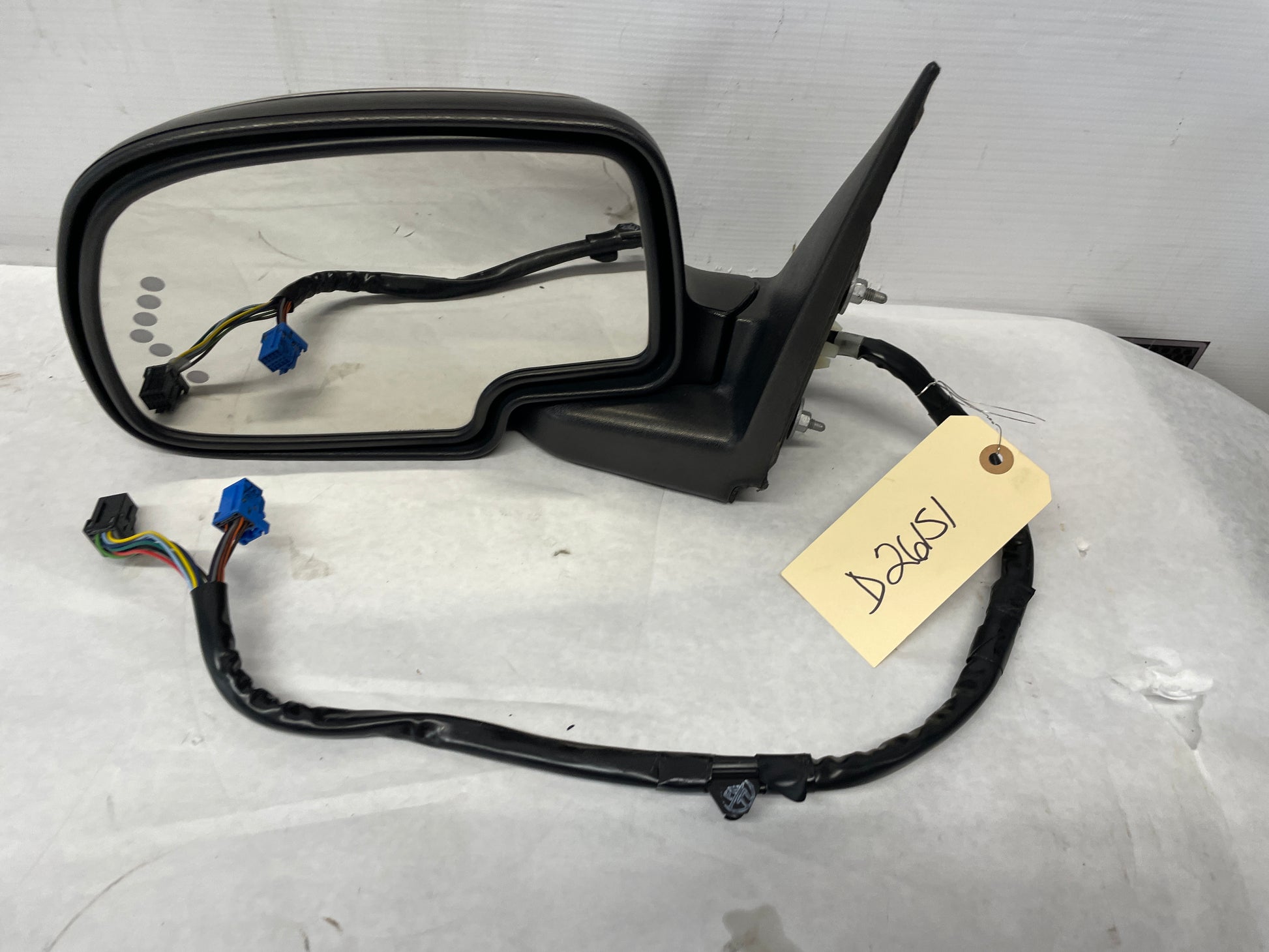 2005 Chevy Avalanche Power LH Driver Exterior Mirror OEM - Day's Parts Yard