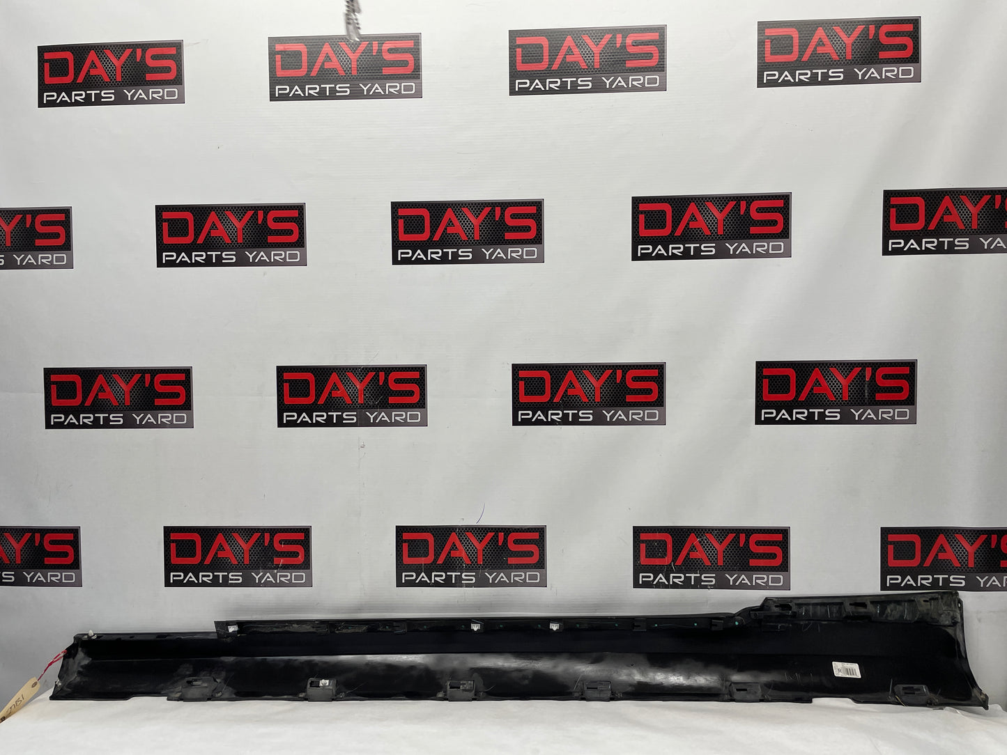 2015 Chevy Camaro SS RH Passenger Rocker Molding Panel  Black OEM
