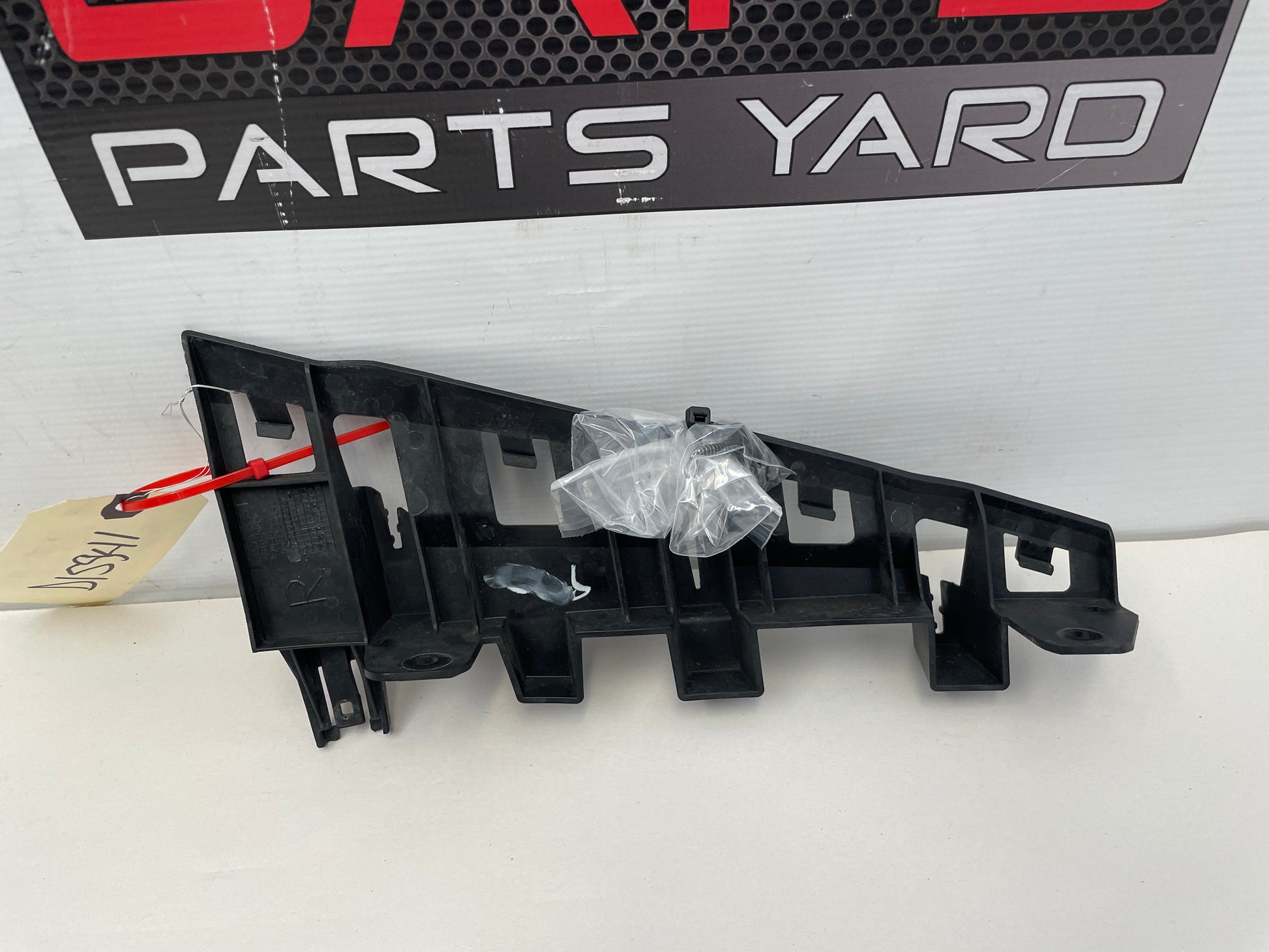 2018 Chevy Camaro ZL1 RH Passenger Rear Bumper Tail Light Bracket OEM - Day's Parts Yard