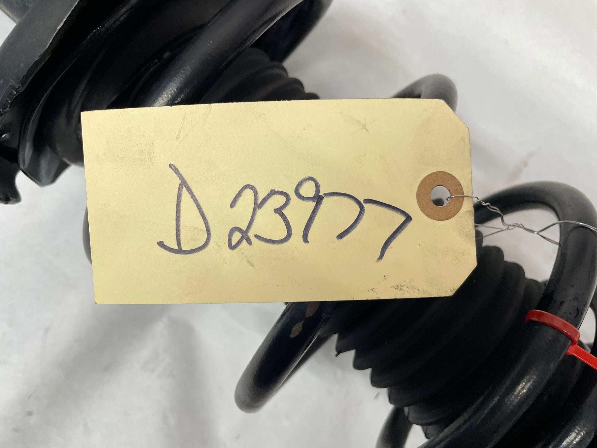 2010 Chevy Camaro SS RH Passenger Front Suspension Shock Strut Assembly Absorber OEM - Day's Parts Yard
