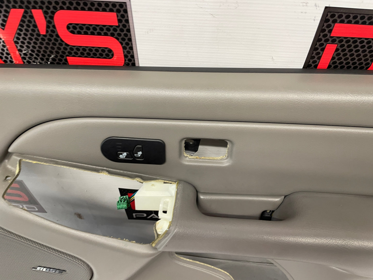 2005 Chevy Avalanche RH Passenger Front Door Panel OEM - Day's Parts Yard