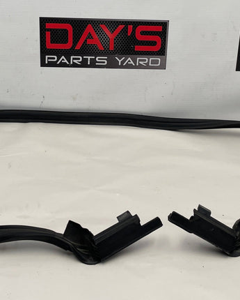 2018 Chevy Camaro ZL1 Convertible LH Driver Weather Strip Rubber Seal OEM