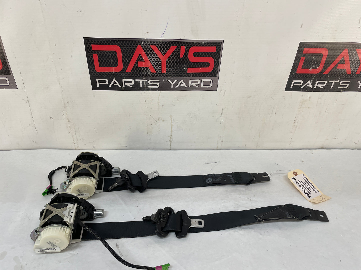 2013 Chevy Caprice PPV RH & LH Front Seat Belt Seatbelt Retractor Pre Tensioner OEM - Day's Parts Yard
