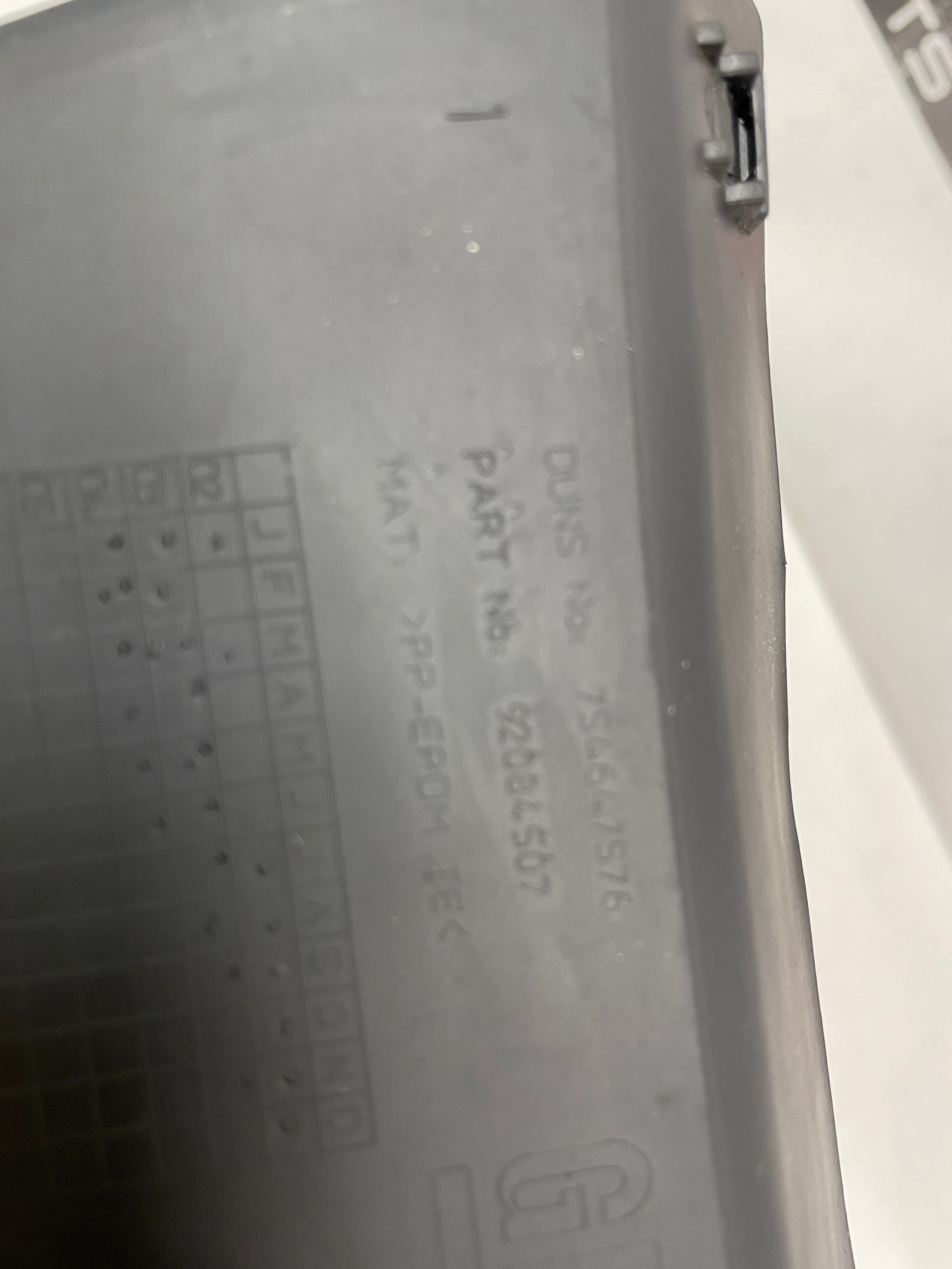 2004 Pontiac GTO Center Console Upper Top Rubber Insert OEM - Day's Parts Yard