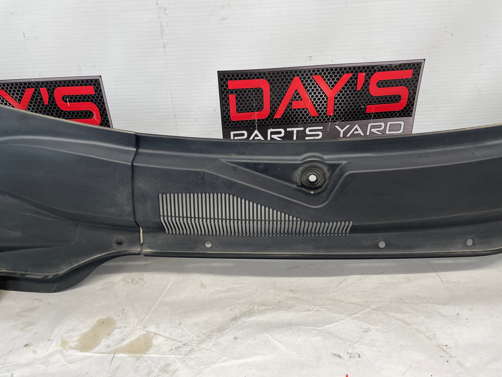 2012 Chevy Camaro SS Windshield Wiper Cowl Grille Panel Assembly OEM - Day's Parts Yard
