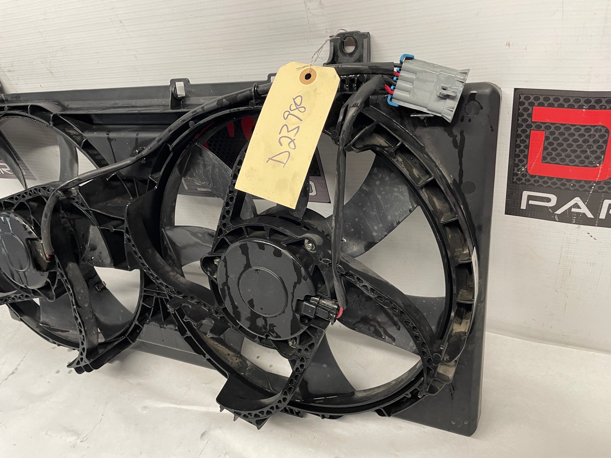 2010 Chevy Camaro SS Dual Radiator Cooling Fans Assembly OEM - Day's Parts Yard