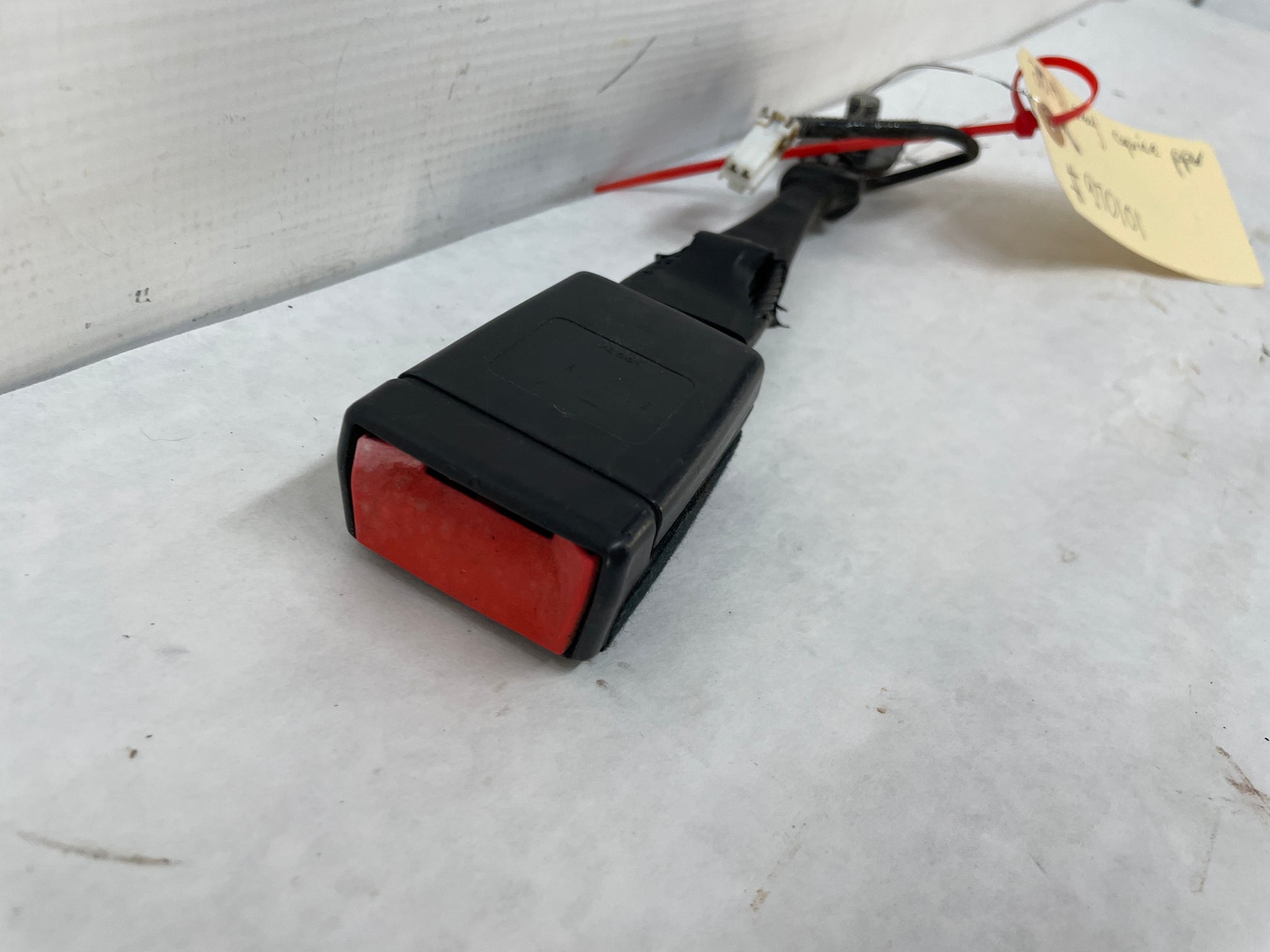 2014 Chevy Caprice PPV RH Passenger Front Seatbelt Seat Belt Buckle OEM - Day's Parts Yard