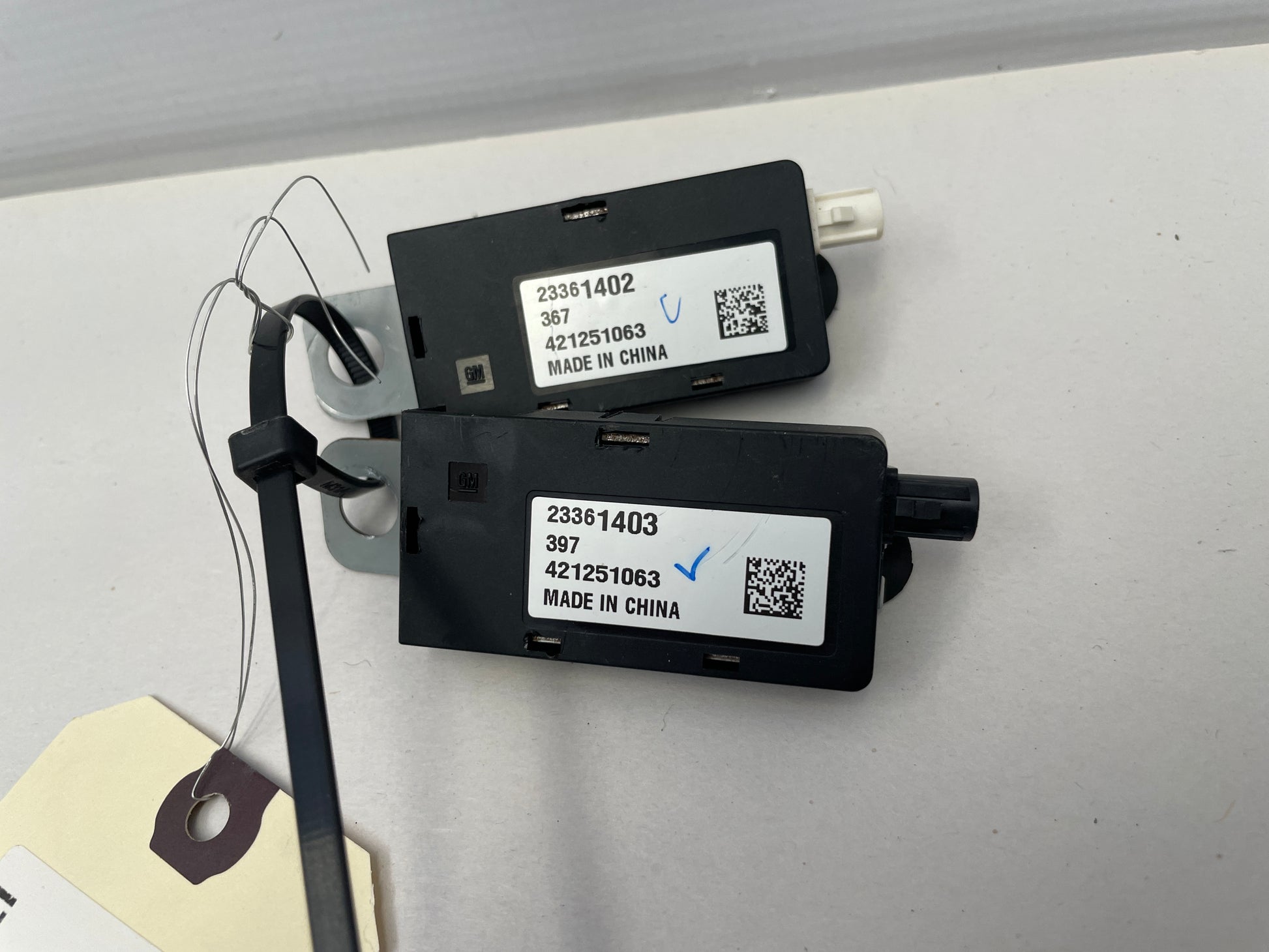 2018 Chevy Camaro ZL1 Convertible RH & LH Radio Antenna Amplifier Module OEM - Day's Parts Yard