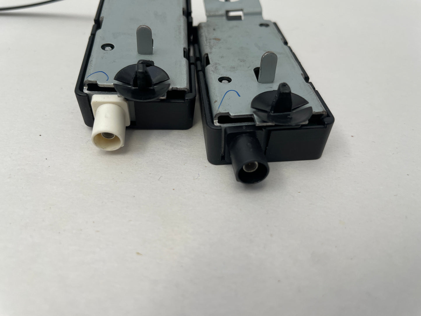 2018 Chevy Camaro ZL1 Convertible RH & LH Radio Antenna Amplifier Module OEM - Day's Parts Yard
