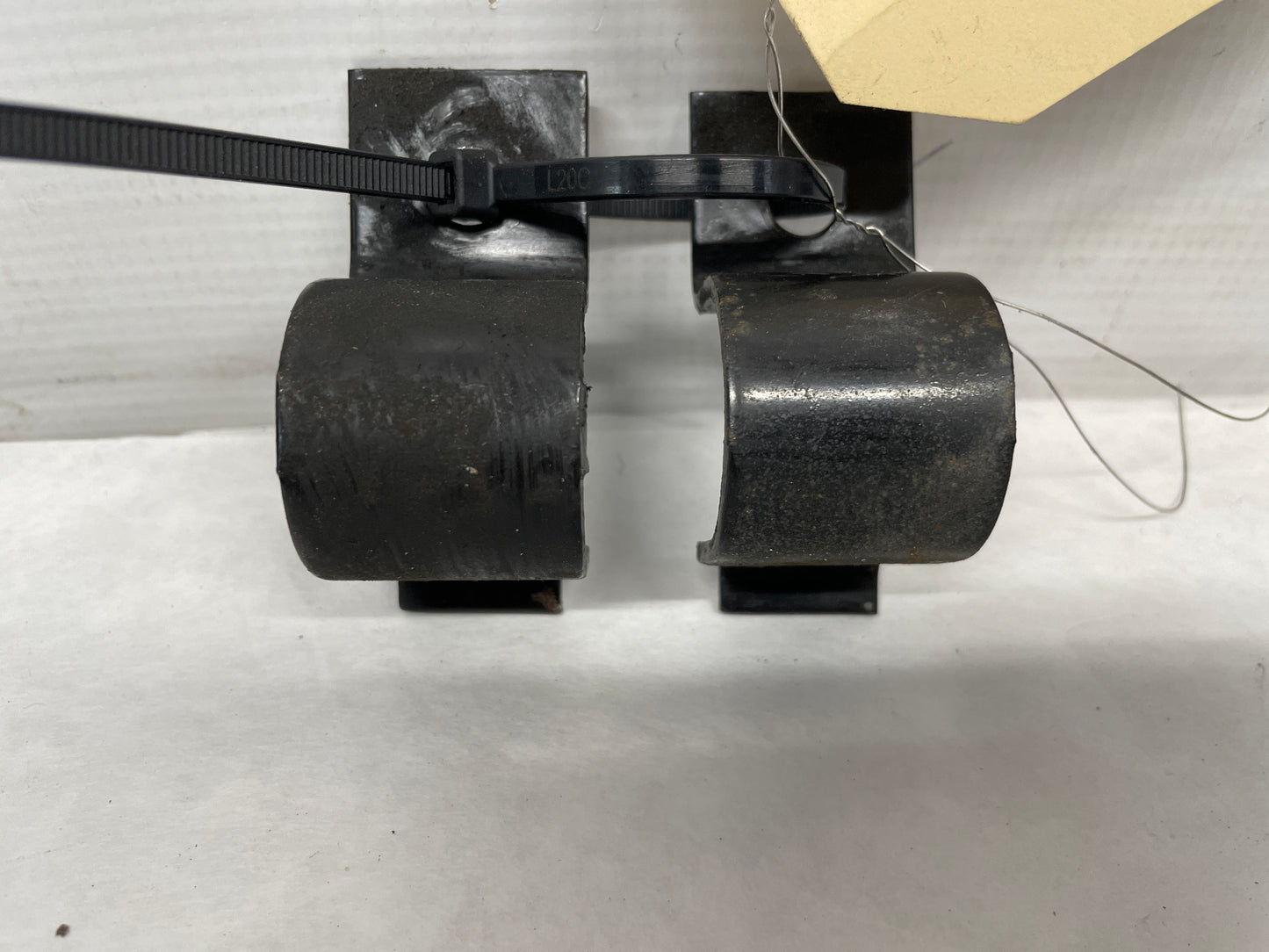 2004 Pontiac GTO Rear Suspension Stabilizer Sway Bar Brackets OEM - Day's Parts Yard