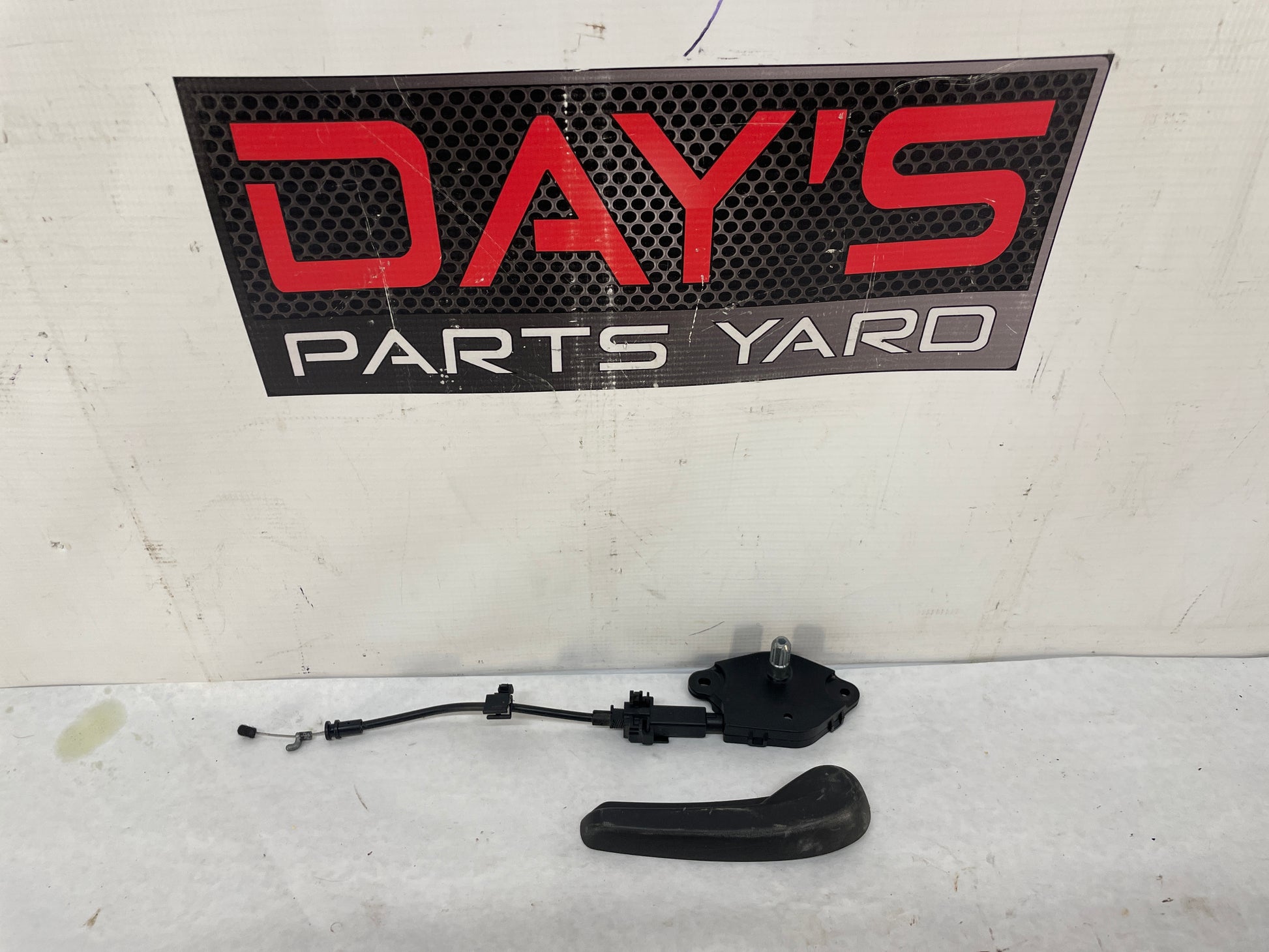 2014 Chevy Caprice PPV RH Passenger Front Seat Recliner Handle Lever w/ Tensioner OEM - Day's Parts Yard