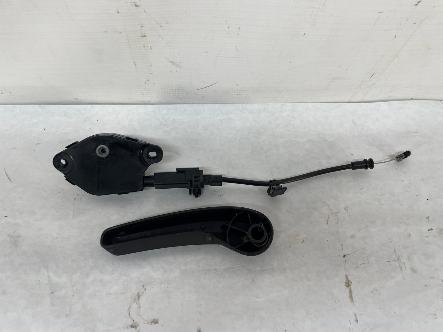 2014 Chevy Caprice PPV RH Passenger Front Seat Recliner Handle Lever w/ Tensioner OEM - Day's Parts Yard