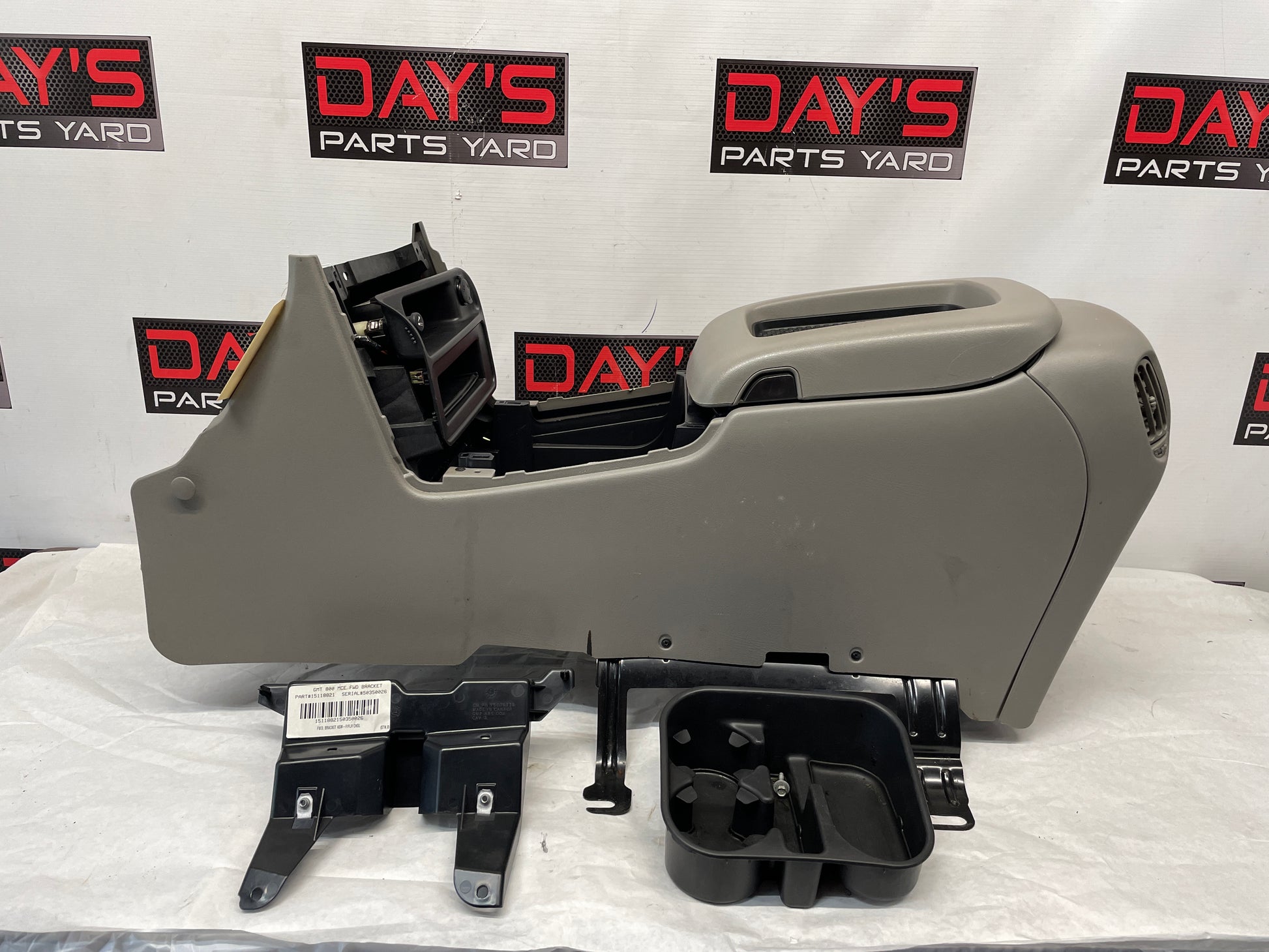 2005 Chevy Avalanche Center Console Armrest Assembly OEM - Day's Parts Yard