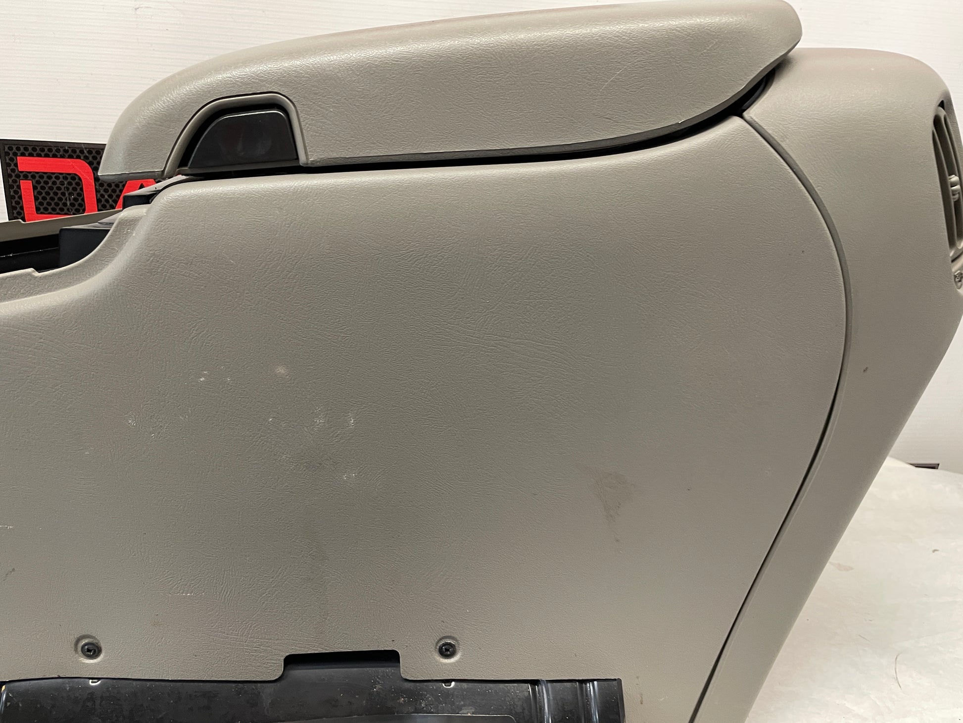 2005 Chevy Avalanche Center Console Armrest Assembly OEM - Day's Parts Yard