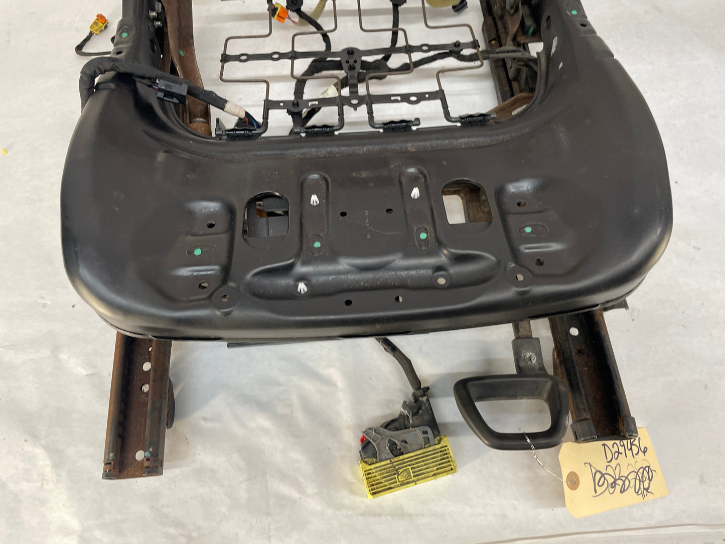 2014 Chevy Caprice PPV RH Passenger  Front Seat Track Electric Frame Adjuster Motor Assembly OEM - Day's Parts Yard