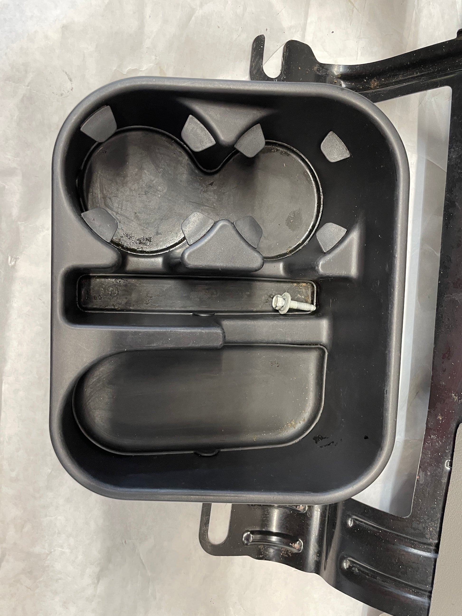 2005 Chevy Avalanche Center Console Armrest Assembly OEM - Day's Parts Yard