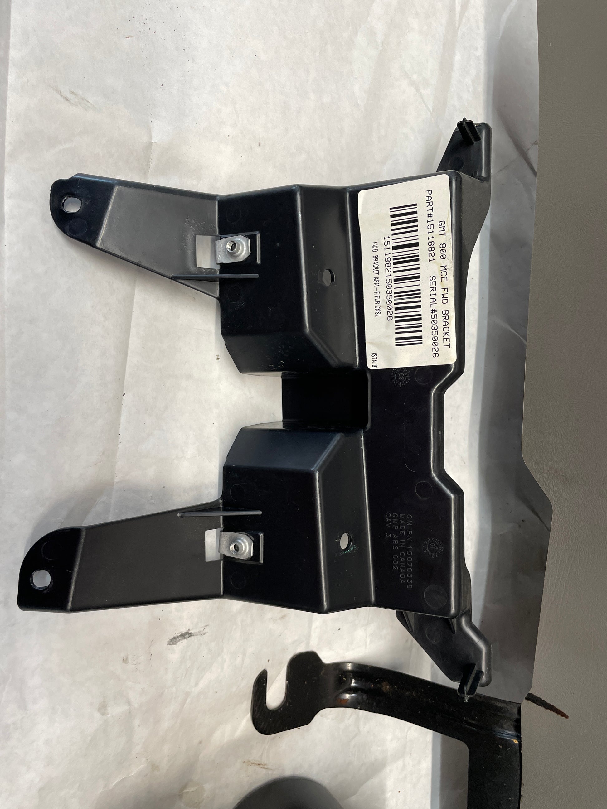 2005 Chevy Avalanche Center Console Armrest Assembly OEM - Day's Parts Yard
