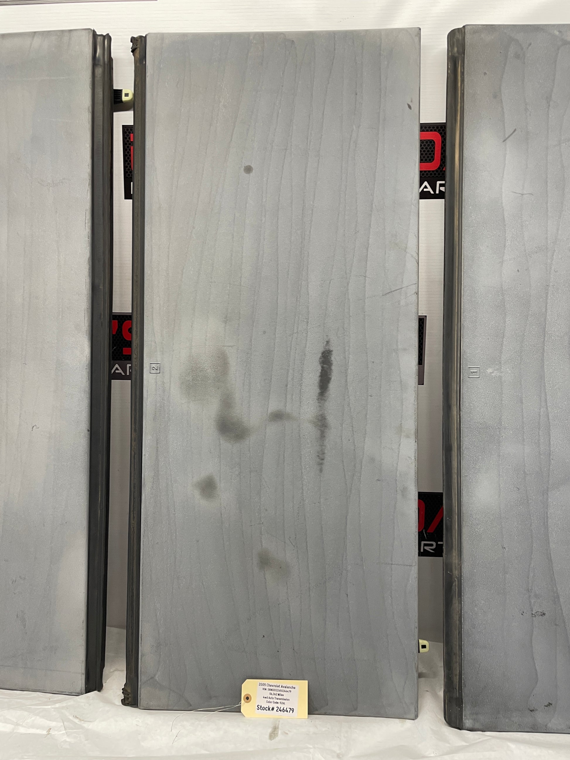 2005 Chevy Avalanche Hard Top Bed Cover OEM - Day's Parts Yard