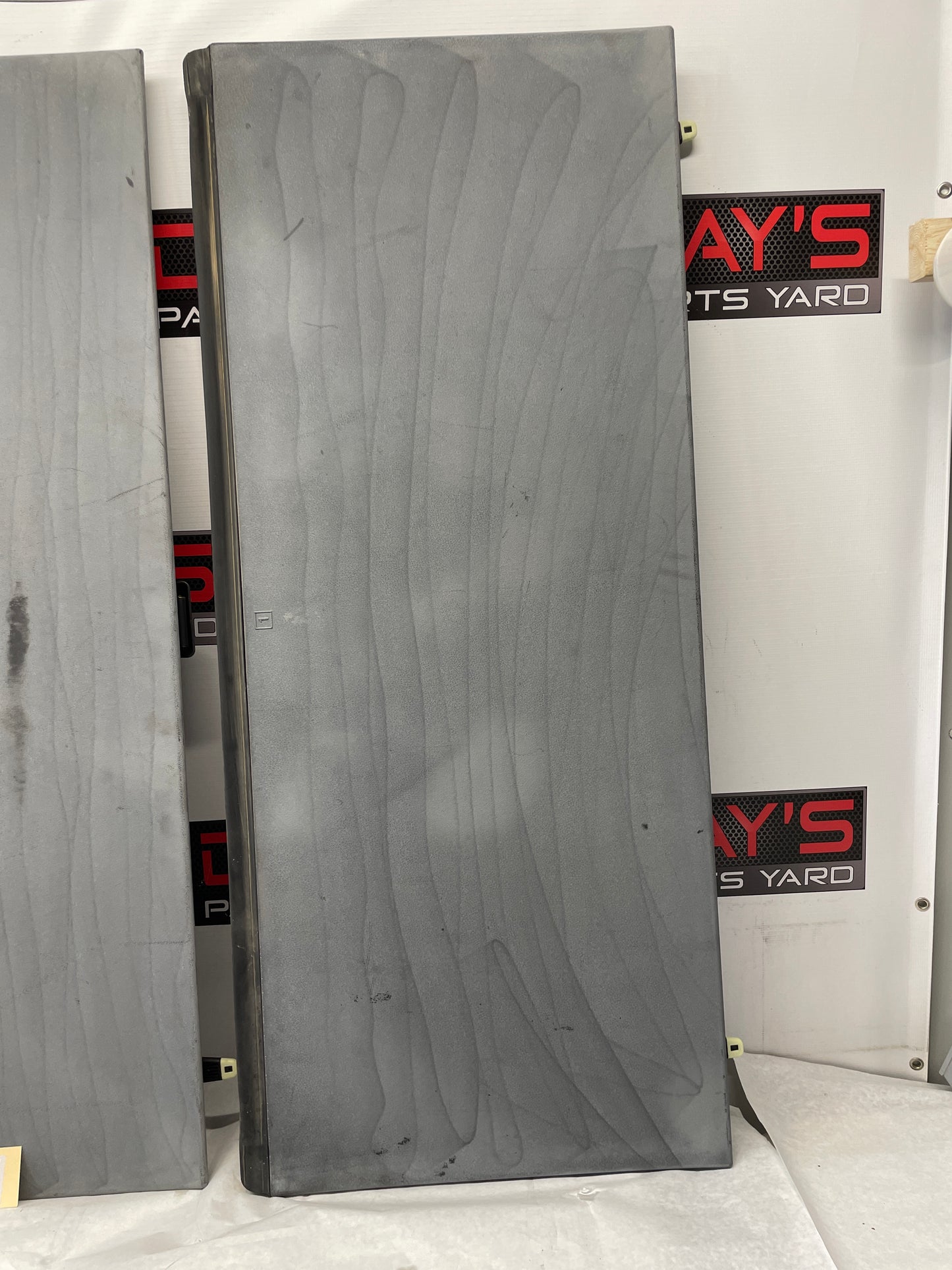 2005 Chevy Avalanche Hard Top Bed Cover OEM - Day's Parts Yard